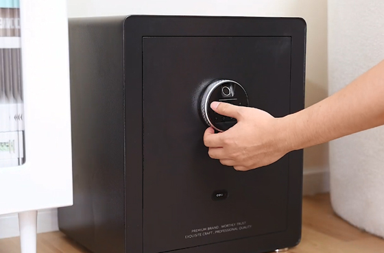 Deli ET630 Fingerprint Safe Box H250×W350×D300mm Touch Screen